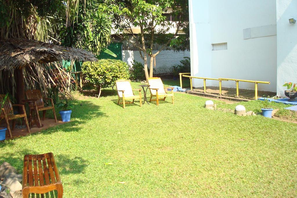Blue Seas Guest House Dehiwala-Mount Lavinia Exterior photo
